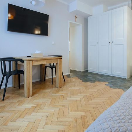 Kana - Stylish Apartment In Krakow Pomorska - Close, Wifi, Smart Tv クラクフ エクステリア 写真